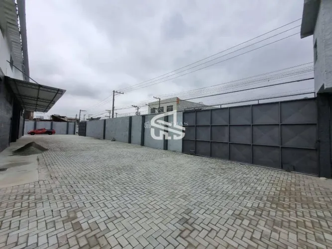 Galpão para Locação com 2500 M² na Rod. Fernão Dias/ Jacanã