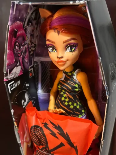 Boneca Monster High Torei Stripe g3 Courtside Fang Out buried secrets com caixa completa