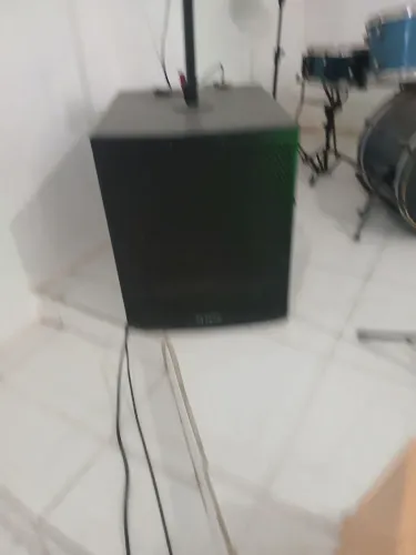 Sub attack e uma caixa marque audio
