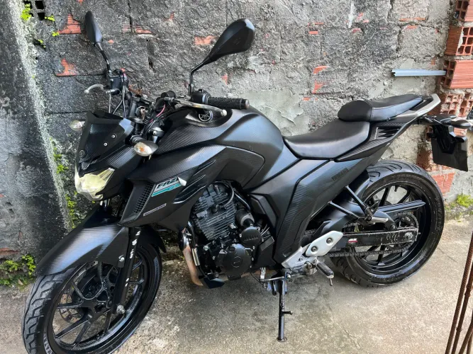 MOTO FAZER 250