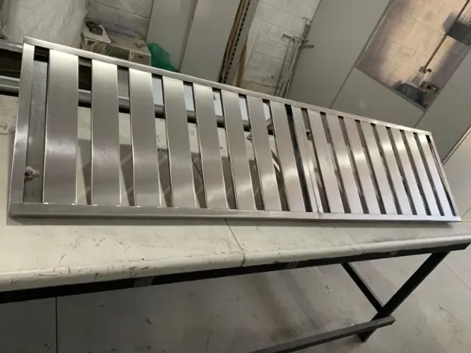 Prateleira Inox Suspensa 1,90x0,30m Gradeada Cozinha Industrial