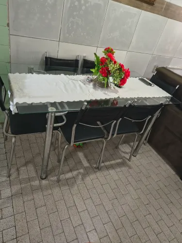 Mesa de vidro + 6 cadeiras