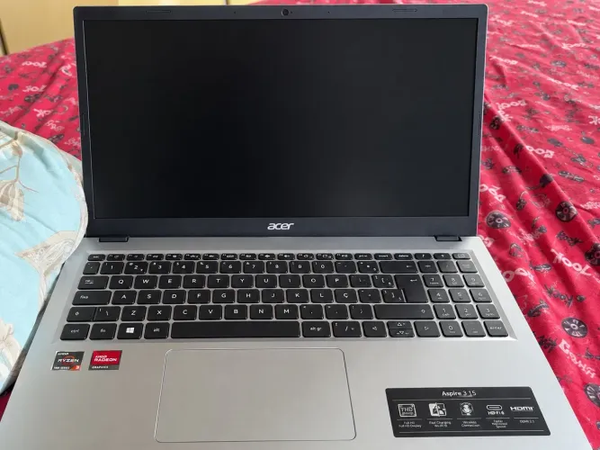 Vende- se notebook Acer em perfeito estado