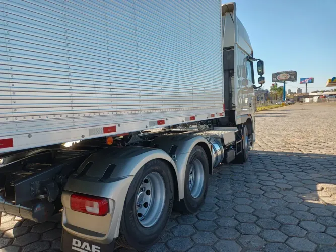 Carreta (conjunto: cavalo + carreta)