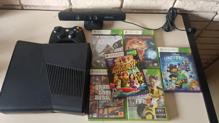 Xbox 360 com Kinect, controle com fio e 6 jogos - console com defeito (luz vermelha)