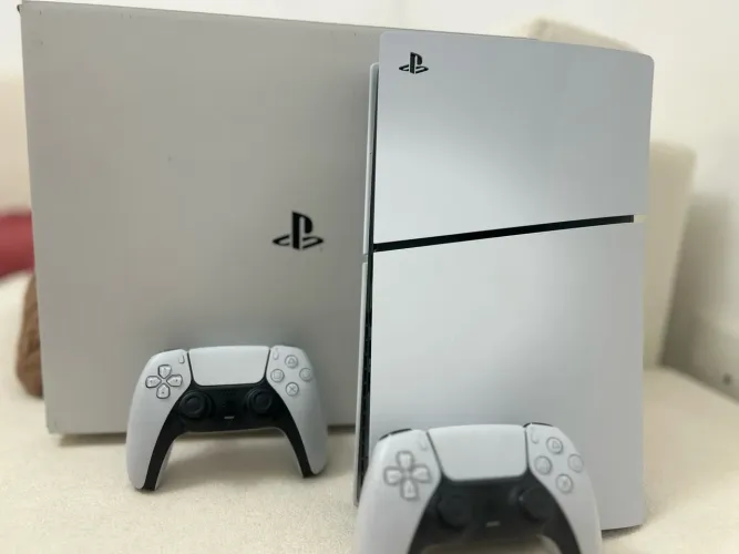 Ps5 slim com 2 controles