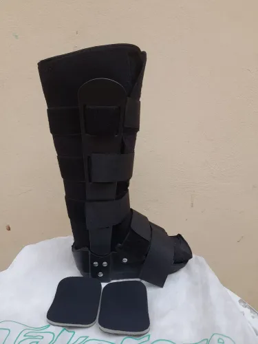 Bota ortopedica tamanho 33 a 37 longa acolchoada