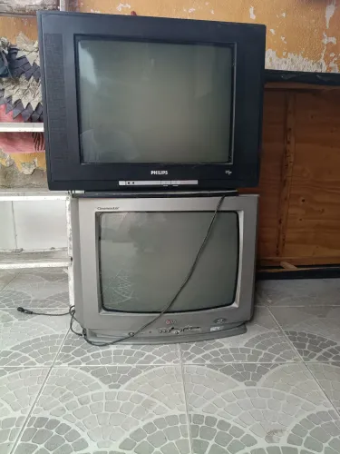 2 Tvs de tubo paradas 50 em cada - retirada no local