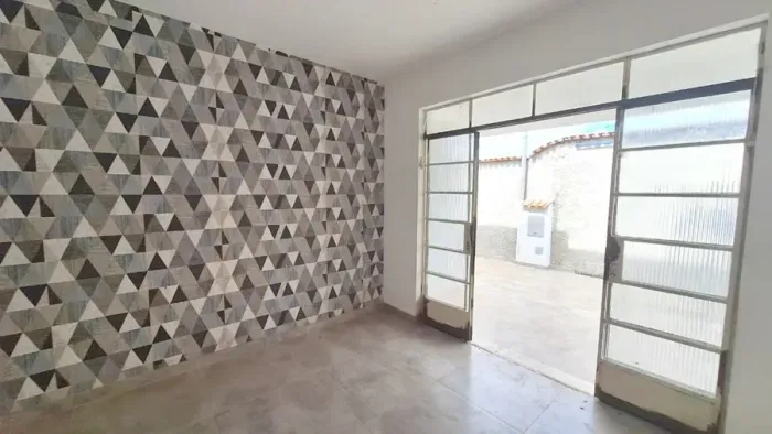 Casa 2 quartos, sala, copa/cozinha, quintal