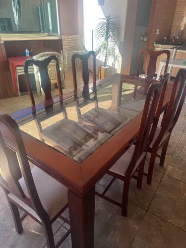 Mesa com 6 cadeiras