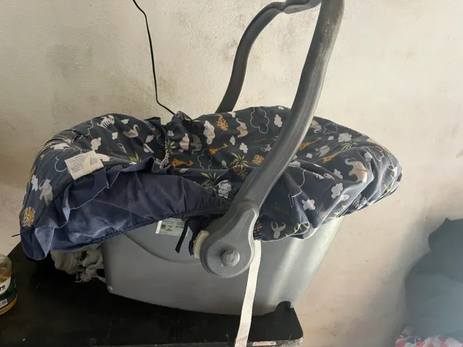 Vende-se bebê conforto 