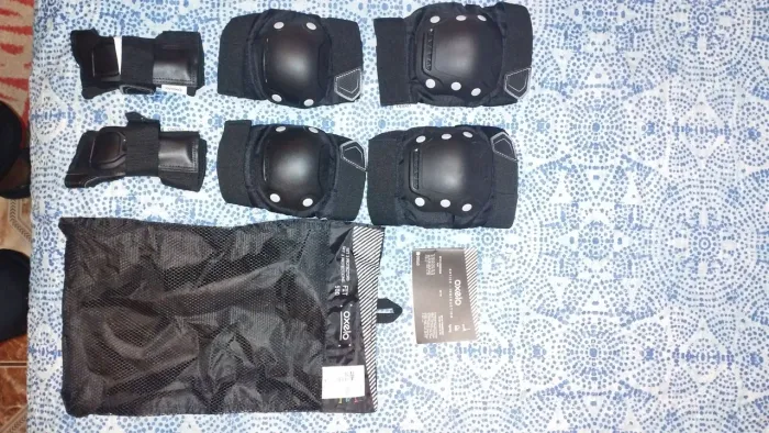 Kit de Proteção Oxelo Fit 500 - Tamanho M, ideal para skate, patins ou patinete.