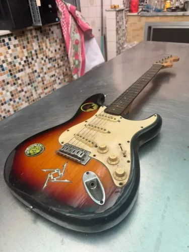 Guitarra Michael STM Series (Strato) - corpo sunburst - oportunidade