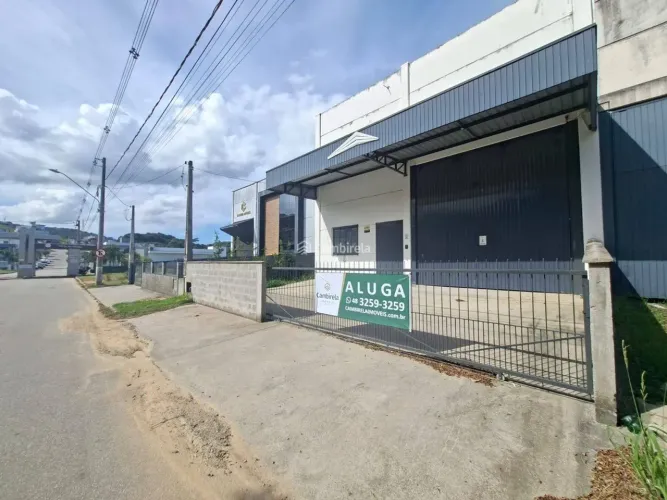 Galpão 405,00m² para locação no Sertão do Maruim