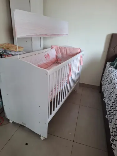 Berço de bebê completo