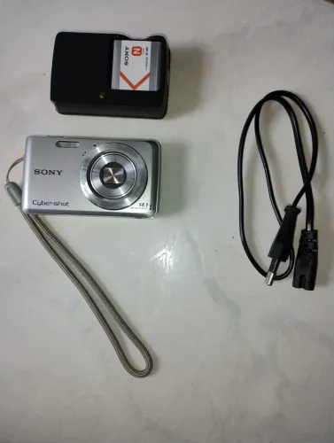Vendo camera digital Sony cibershot 14.1 megapixel