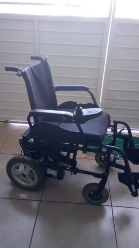 Cadeira de rodas motorizada
