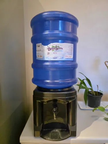 Filtro de água com galão