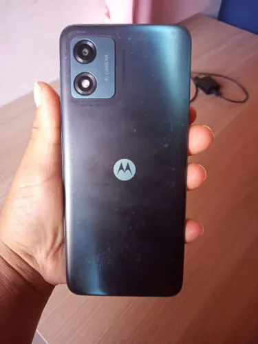 Moto e 13