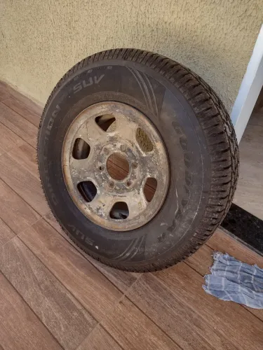 Vendo um pneu novo aro 15