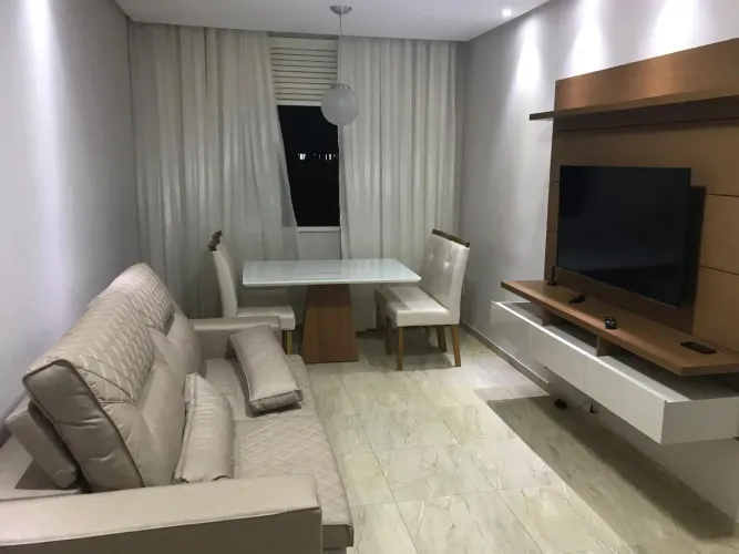 Apartamento cobertura no Roma - Cidade Baixa. Rua principal, super tranquila.