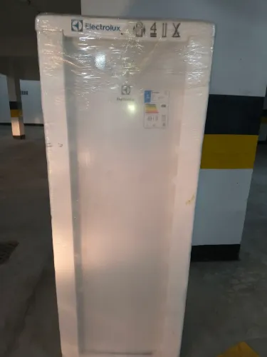 Vende-se Freezer novo da marca Eletrolux Cycle Defrost 197 L Inverter 110 w, embalado.