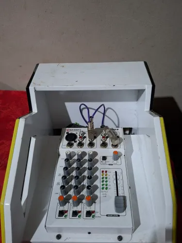 Mesa taramps com rack móvel *