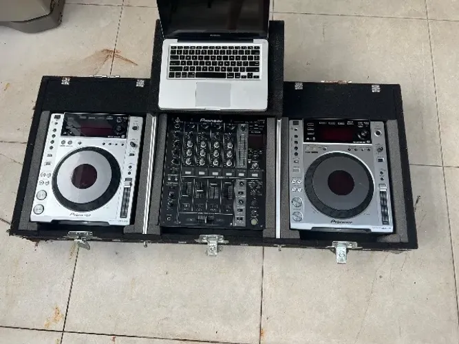 Kit Pioneer DJ Profissional: 2x CDJ-850 + Mixer DJM-700 + Flight Case