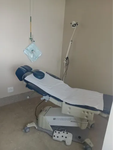 Cadeira para exames MEDPEJ CG 7000 P