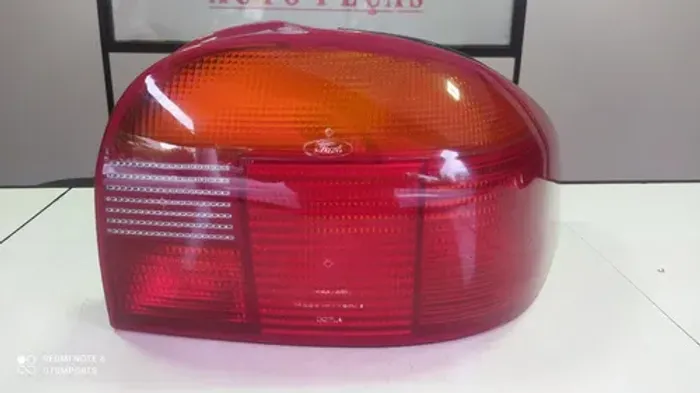 Lanterna Traseira Direita Mondeo Hatch Tricolor 1993/1995 Direito Vermelho