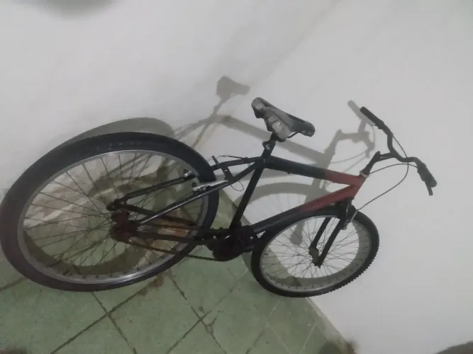 Bike simples completo tudo no lugar