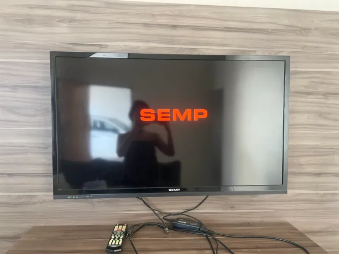 Vendo TV 32 polegadas NÃO É SMART por 350 reias