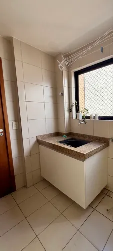 Alugo apartamento 03 suítes na Ponta Verde