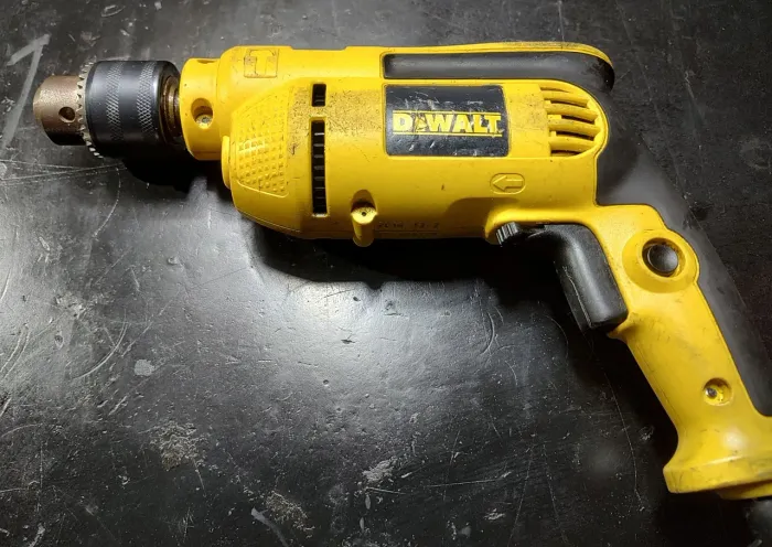 Furadeira dewalt dwd502
