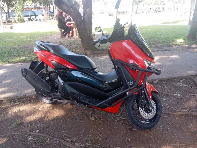 Moto impecável, muito conservada baixo km