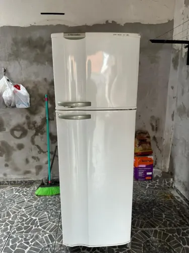 Geladeira Eletrolux Frost Free 