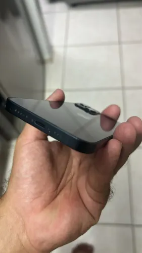 iPhone 13 / 128 GB bateria 79%