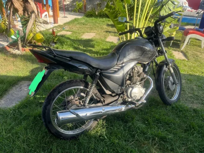Moto Fan 150 2013 Motor feito, necessitando de alguns reparos