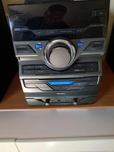 Vendo som Philips com defeito 3 caixas Grandes