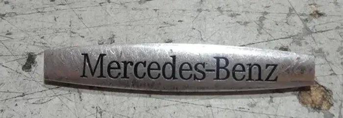Emblema Mercedes Gla200 2014 2015 2016 / A0008170404