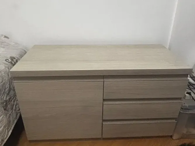 Mesa e armário de escritório 