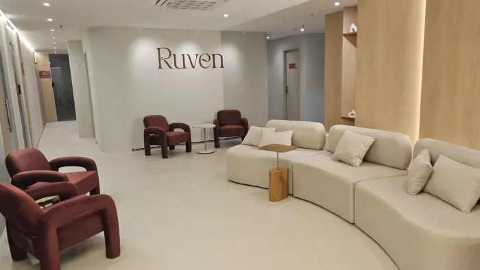 Consultório odontológico e de harmonização facial, com salas premium em clínica nova.