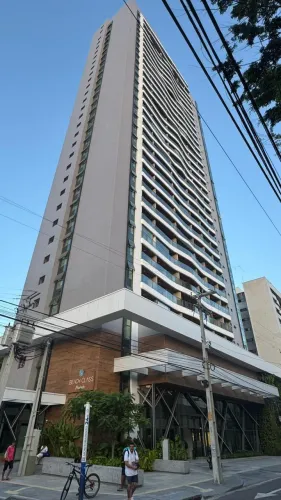 Apartamento estilo studio de 40m² com móveis fixos e uma vista de tirar o fôlego. Possui u