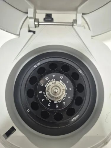 Eppendorf Minispin Centrifuge With F-45-12-11 Rotor