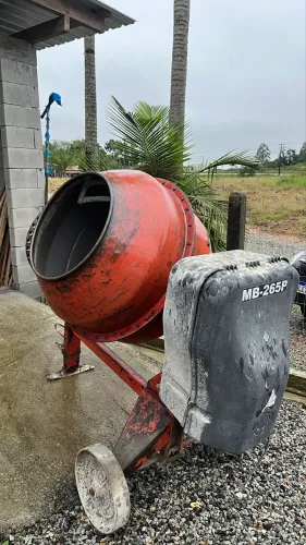vendo betoneira de 260 litros em ótimo estado