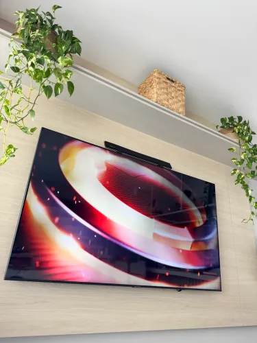 TV Samsung 65 polegadas Crystal UHD 4K Smart TV + suporte de parede