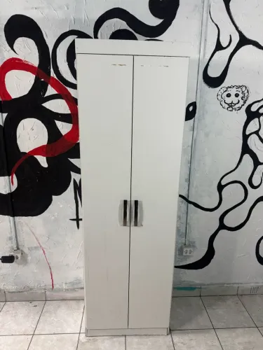 Armário branco 2 portas com prateleiras