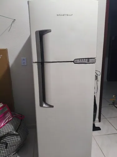 Vende-se geladeira com defeito