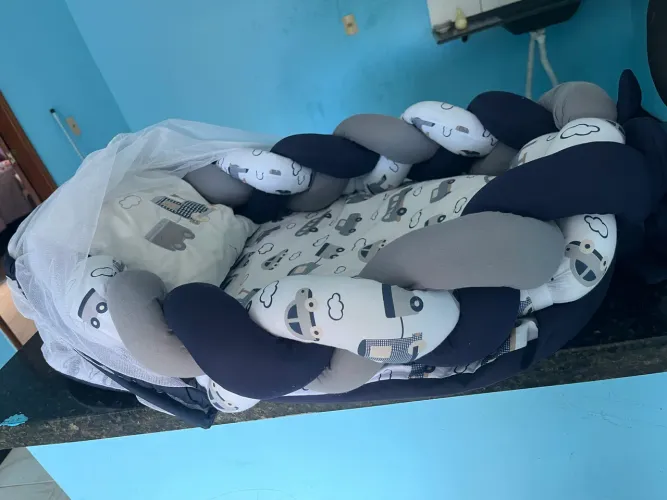 Vendo coisas semi novas de bebê 