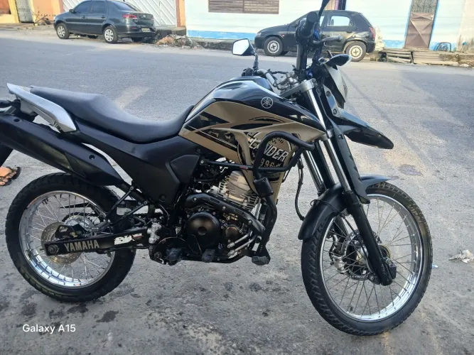 Vendo moto modelo Lander 250 , Ano 2022, documentação no ponto de transferir